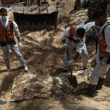 Gaza : Israël nie avoir enterré des corps à Khan Younès après la découverte de fosses communes