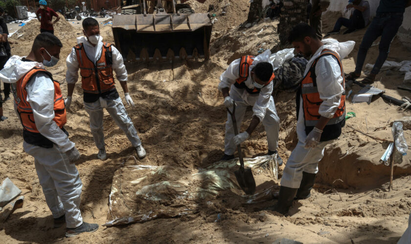Gaza : Israël nie avoir enterré des corps à Khan Younès après la découverte de fosses communes
