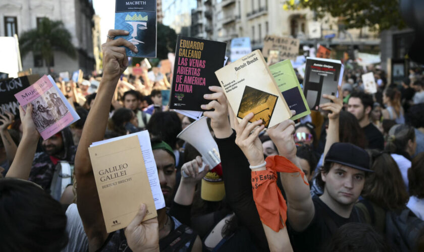 Des centaines de milliers d'Argentins manifestent pour défendre l'université publique