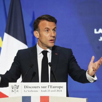 Le président de la République Emmanuel Macron lors de son discours à la Sorbonne consacré à l'Europe, le 25 avril 2024.