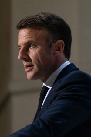 Emmanuel Macron "sans limite" sur la Russie : le président relance la menace d'une intervention en Ukraine