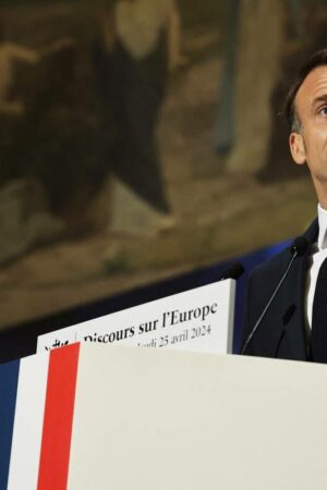 « L’Europe est mortelle » : à la Sorbonne, l’avertissement et l’entrée en campagne d’Emmanuel Macron
