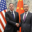 En Chine, Antony Blinken mis en garde contre le risque de « détérioration » des liens Pékin-Washington