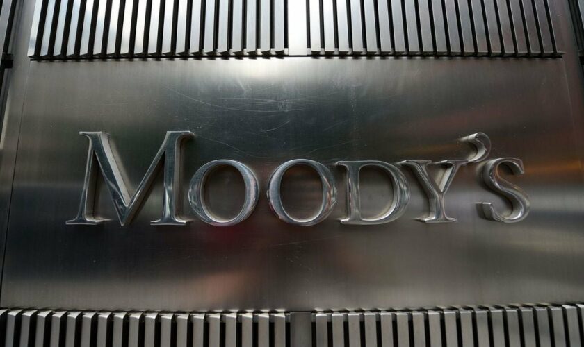 Moody's a souligné que la note de crédit de la France restait solide en dépit de pressions budgétaires et fiscales significatives.