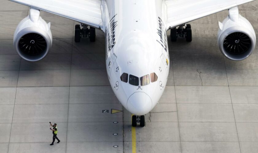 Luftfahrt: Deutsche Umwelthilfe verklagt Lufthansa wegen "Greenwashing"