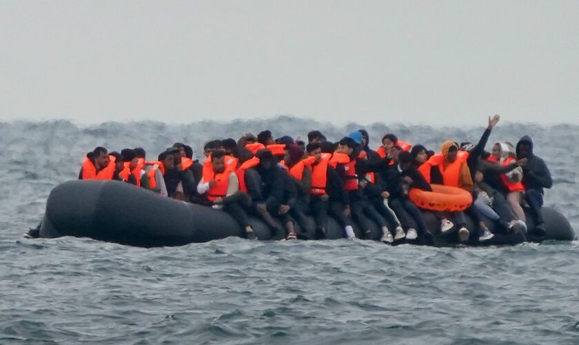 UK will 'not take back asylum seekers from Ireland until France takes back Channel migrants'