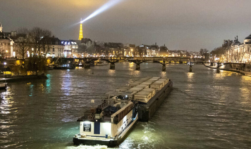 À bord d’un cargo fluvial sur la Seine, laboratoire de la transition écologique