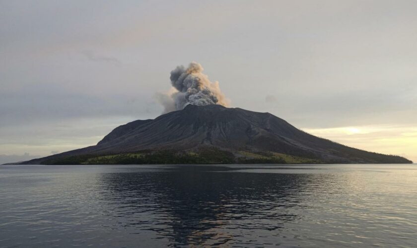 Indonesien: Höchste Alarmstufe nach Ausbruch von Vulkan Ruang