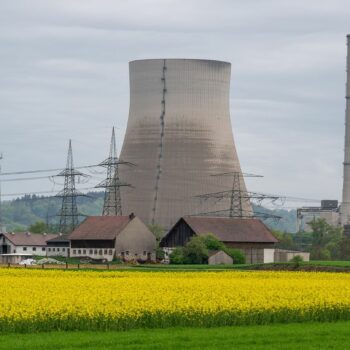 Bilanz ziehen: Ein Jahr Atomausstieg: Das sind die Auswirkungen auf Wirtschaft, Gesellschaft und Politik