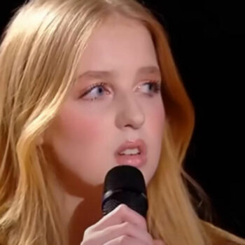 « Ça fait mal » : éliminée in extremis des « battles » de « The Voice », Ambre Ever fond en larmes