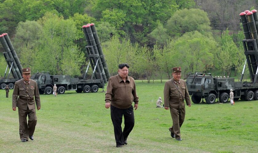 Corée du Nord: Kim a supervisé une simulation de «contre-attaque nucléaire»