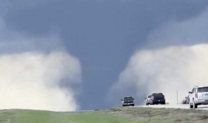 Dem Erdboden gleichgemacht: 60 Tornados innerhalb von zwei Tagen: Videos zeigen Schneise der Zerstörung in den USA