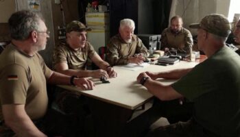 "Die Steppenwölfe": Rentner im Krieg: "Opa" und seine Einheit kämpfen freiwillig gegen Russland