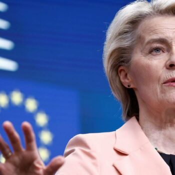 La présidente de la Commission européenne Ursula von der Leyen a proposé jeudi d'imposer des droits de douane sur les céréales venant de Russie, lors d'une conférence de presse le 21 mars 2024 à la suite d'un sommet de l'UE à Bruxelles