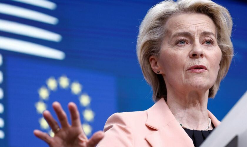 La présidente de la Commission européenne Ursula von der Leyen a proposé jeudi d'imposer des droits de douane sur les céréales venant de Russie, lors d'une conférence de presse le 21 mars 2024 à la suite d'un sommet de l'UE à Bruxelles