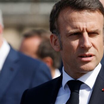 Emmanuel Macron «ferme l'hypothèse» d'une augmentation des impôts, cette «maladie française»