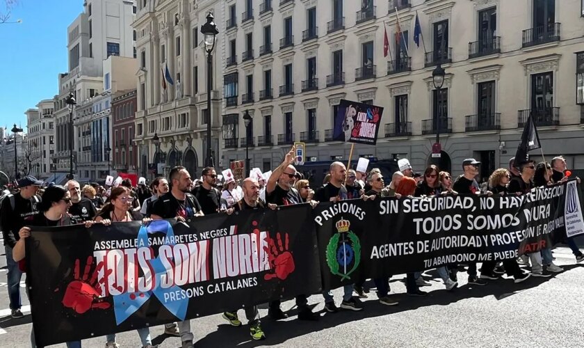 Funcionarios de prisiones reclaman en Madrid la dimisión de Marlaska tras el asesinato de una cocinera en Tarragona:  "Todos somos Núria"