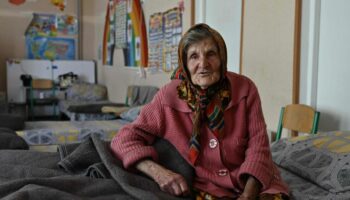 Guerre en Ukraine : la marche épuisante de Lidia, 97 ans, pour fuir son village bombardé