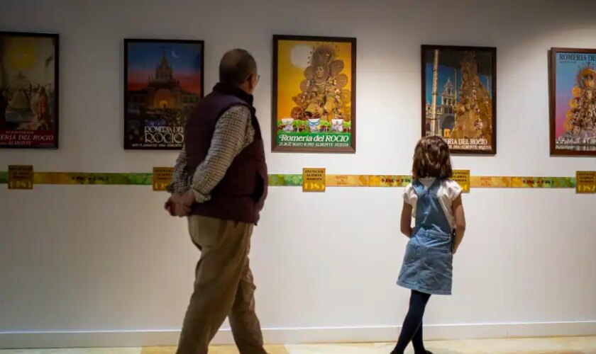 Huelva reúne en una muestra por primera vez todos los carteles de la Romería del Rocío desde el año 1935