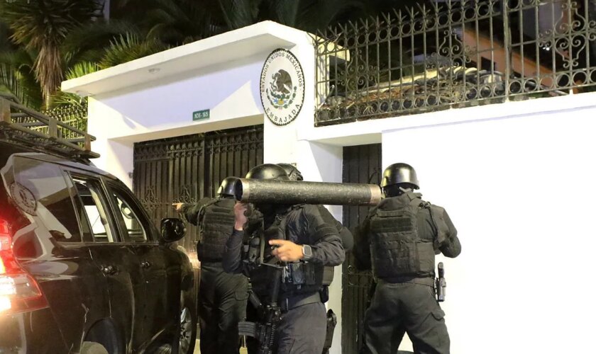 La Policía de Ecuador irrumpe en la Embajada de México en Quito y captura al ex vicepresidente Jorge Glas