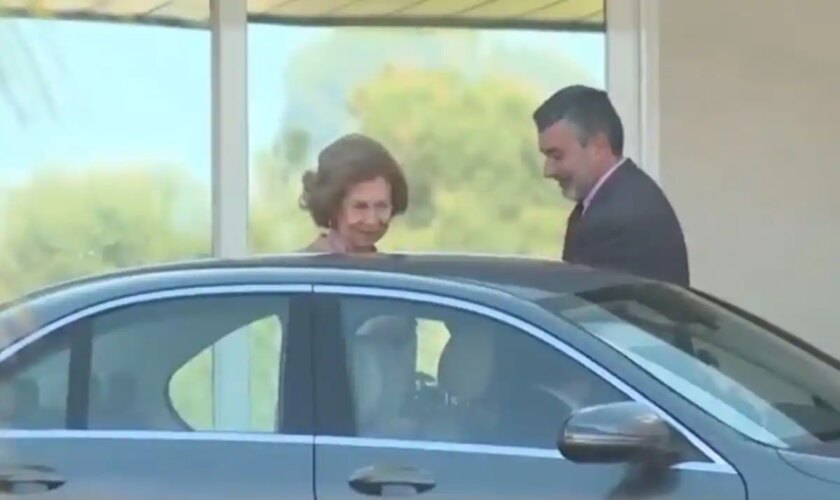 La Reina Sofía recibe el alta médica tras un ingreso hospitalario de cuatro días
