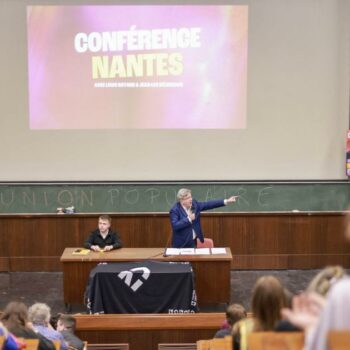 La campagne contrariée de Jean-Luc Mélenchon dans les universités