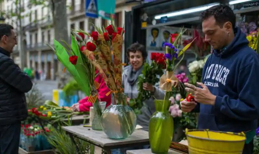 Los catalanes comprarán 7 millones de rosas por Sant Jordi, un 20% más, según Mercabarna-flor