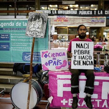 Masivas manifestaciones a favor de la universidad pública ponen el primer límite al experimento político de Javier Milei