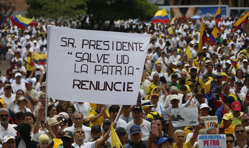 Masivas manifestaciones en Colombia contra el Gobierno de Gustavo Petro
