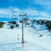 Mettre de la neige au frais pendant l'été: la solution des stations de ski contre le changement climatique