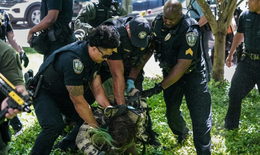 More arrests and a canceled commencement as college antiwar rallies spread