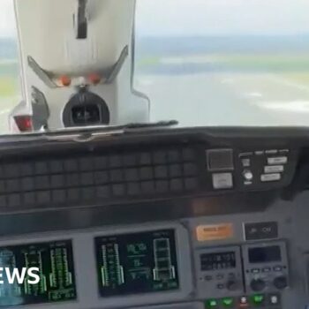 A video shared on social media shows pilots pulling off a nail-biting landing at Edinburgh Airport during high winds.