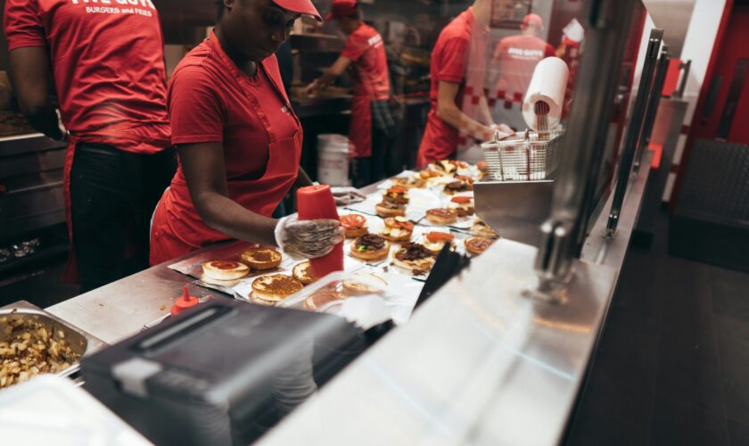 Pour ne pas augmenter leurs employés, des fast-foods les remplacent par des écrans