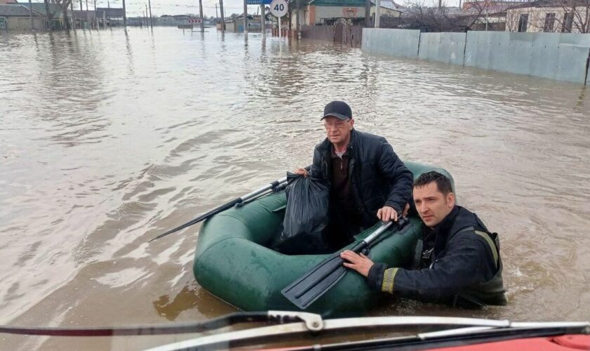 Rupture d’un barrage en Russie : les inondations se poursuivent dans l’Oural, la situation est « critique » à Orsk
