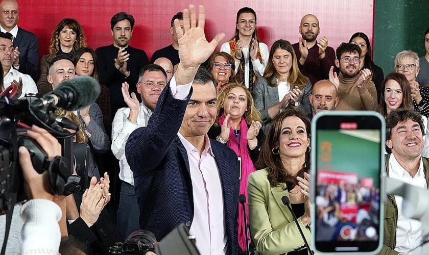 Sánchez vuelve a hacer campaña en Vitoria, la única ciudad junto a Barcelona que se libró de su gafe en 2023