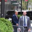 Strafprozess gegen Donald Trump: Zwischenfall vor Gerichtsgebäude in New York