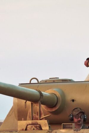 Surpris au volant d’un char d’assaut, Kendji Girac assure qu’il s’agit d’ « un simple jouet trouvé dans une brocante »