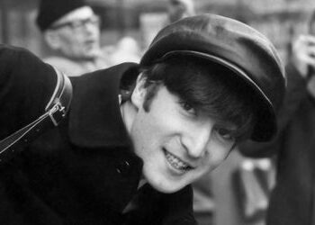 The Beatles: John Lennons vermisste Gitarre wird versteigert