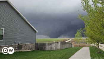 Tornadoes tear through US Midwest