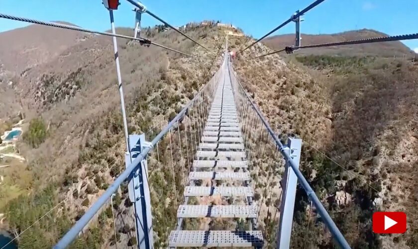 Touristenattraktion in Italien: Europas höchste tibetische Hängebrücke: 1000 Stufen in schwindelerregender Höhe