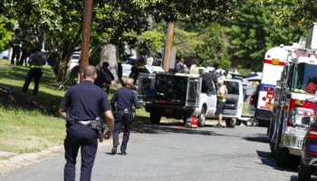 Tres policías muertos y cinco agentes más heridos de bala durante la detención de un fugitivo en Carolina del Norte