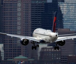 USA: Flugzeug der Delta Air Lines verliert Notrutsche