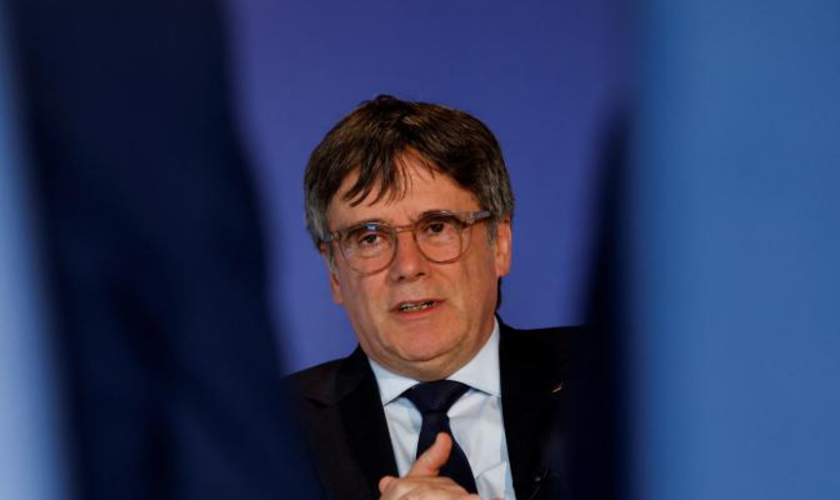 Un manifiesto de 250 personalidades piden votar a Puigdemont el 12M para culminar el 1-O