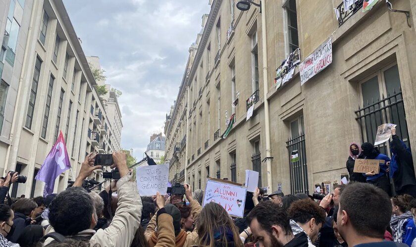 Universitarios franceses se unen a las protestas propalestinas de EUUU y ocupan la facultad de SciencesPo