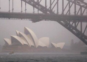 Unwetter in Australien: Sturzregen setzt Sydney unter Wasser – Menschen sollen zu Hause bleiben