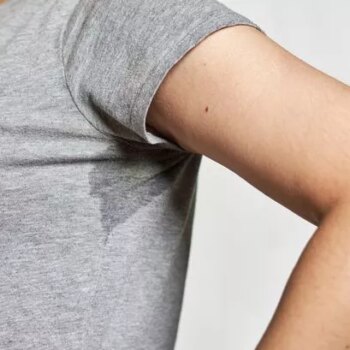 Yellow 'pit stains' come out like new in 60 minutes with woman's incredible hack