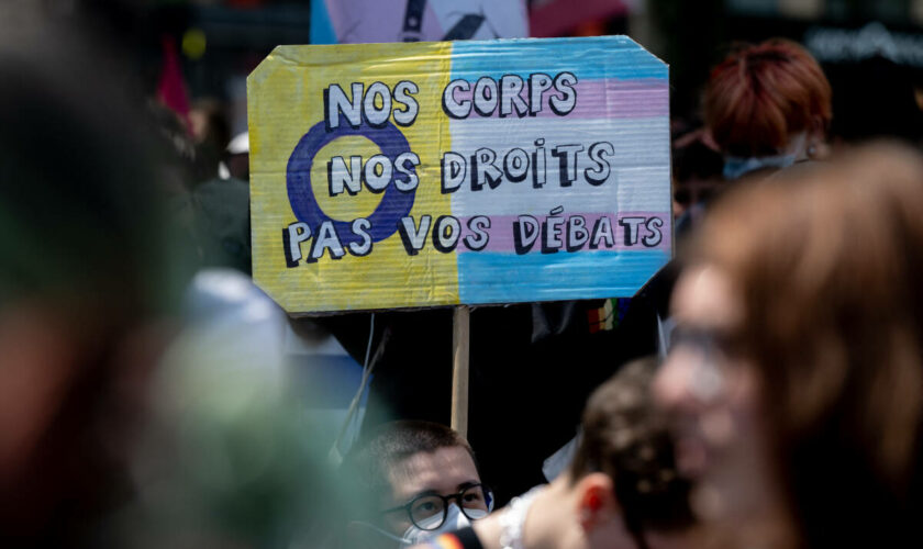 Contre « l’offensive transphobe », plus de 800 collectifs et personnalités politiques appellent à manifester le 5 mai