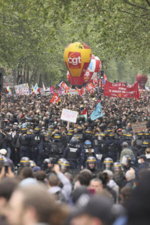 1er-Mai : 200 000 manifestants en France selon la CGT, Raphaël Glucksmann empêché de manifester