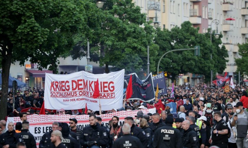 11.000 Menschen bei Mai-Demo – Polizei meldet keine größeren Störungen