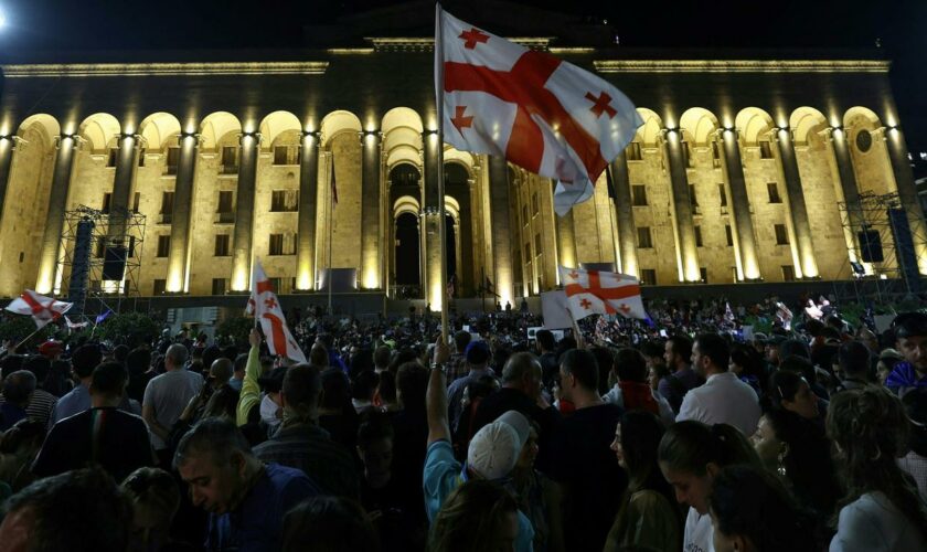 Georgien: Georgiens Parlament billigt trotz Protesten "russisches Gesetz"